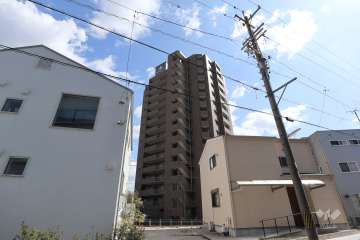 サーパス瀬戸市役所駅前の外観（北西側から）