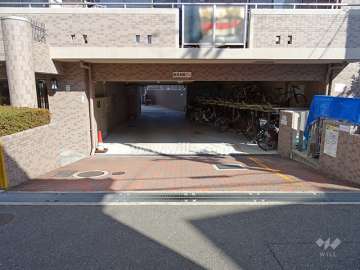 駐車場出入り口