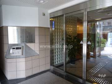 エントランスはオートロック付きです。