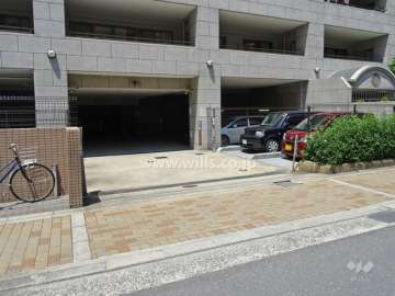 駐車場出入り口