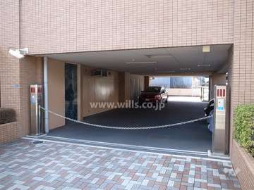 敷地内駐車場（ロボットゲート付き）