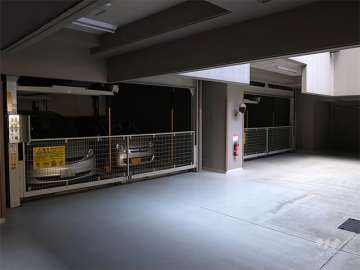 駐車場は地階にあります。