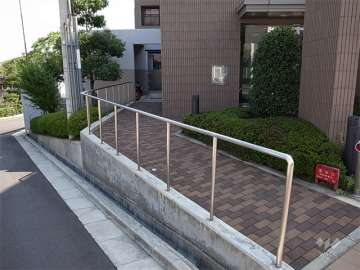 駐輪場へのアプローチ