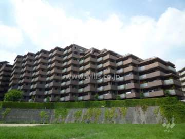 テラス北千里・古江台3番館の外観（東側から）