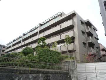 サーパス千里藤白台の外観（南西側から）