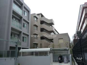 サーパス千里藤白台の外観（東側から）