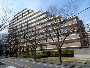 レスタージュ千里万博公園シェルスクエアの外観（南東側から）3月頃の様子