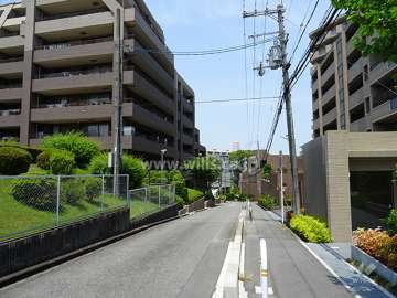 敷地南東側の前面道路