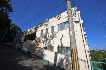 ベル中山の外観（南西側から）