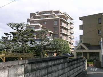 ユニーブル千里山田の外観（東側から）
