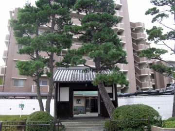 ユニーブル千里山田の外観（西側から）