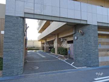 駐車場の出入り口（ロボットゲート付き）
