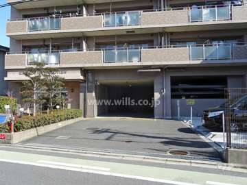 駐車場出入り口