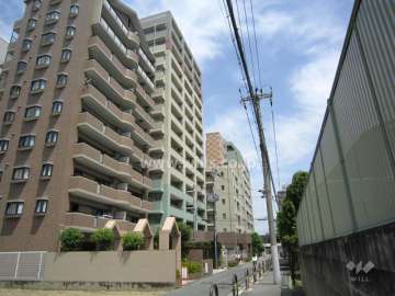 藤和江坂ホームズベネフィールの外観（南東側から）