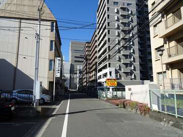 敷地南側の前面道路