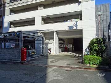 駐車場出入り口