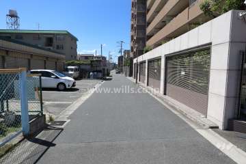 敷地東側の前面道路