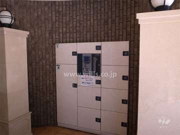 エントランスに設置された宅配ボックス