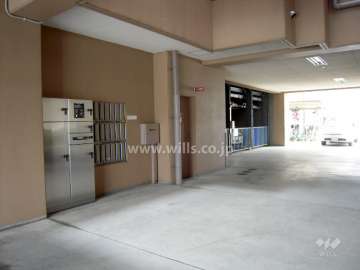 メールボックス、宅配ボックスは駐車場側にあります。