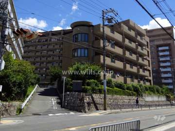 アパガーデンヒルズ吹田片山公園の外観（南西側から）