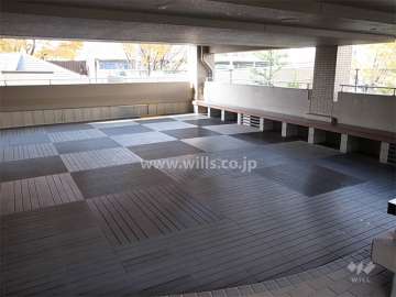 雨の日の子供の遊び場にピッタリのピロティ