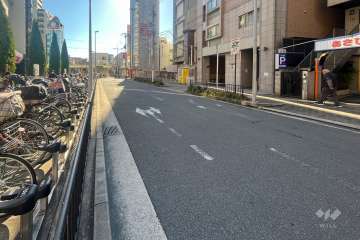 敷地東側の前面道路(北東側から)