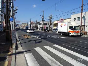 敷地南西側の前面道路（南側から）