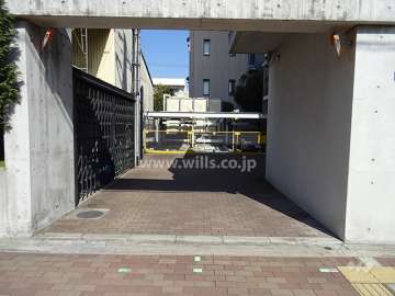 駐車場出入り口