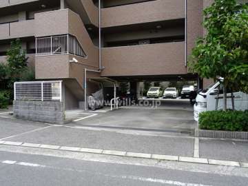 駐車場出入り口