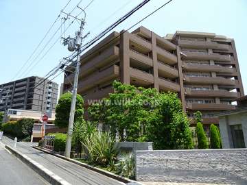 千里桃山台プライマージュの外観（西側から）