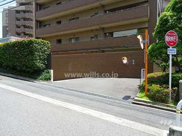 駐車場出入り口