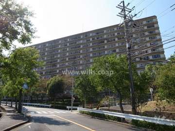 サンハイツ宝塚五月台B棟の外観（東側から）