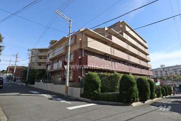 ライオンズガーデン吹田山手の外観（西側から）