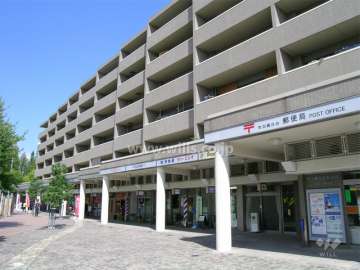 建物の西面は雁行設計になっています。