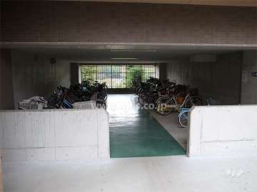 屋内にある駐輪場