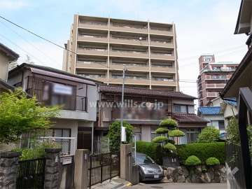 敷地の南側は一戸建てが中心に立ち並ぶ住宅地です。