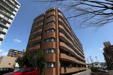 ライオンズマンション瀬戸北山の外観（南西側から）