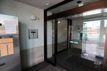 エントランスはオートロック付きです。