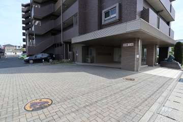 エントランス前の車寄せ