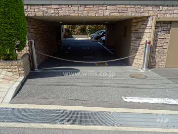 駐車場出入り口（ロボットゲート付）