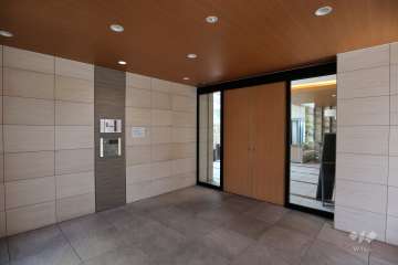 エントランスはオートロック付きです。