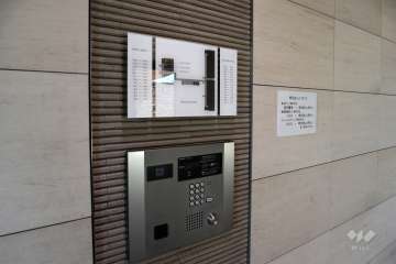 オートロックの操作盤、案内板