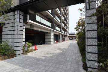 駐車場の出入り口（ロボットゲート付き）