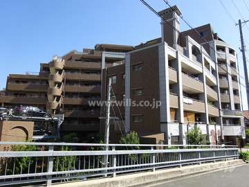 セレッソコート千里山ツインヒルズ壱番館の外観（北西側から）