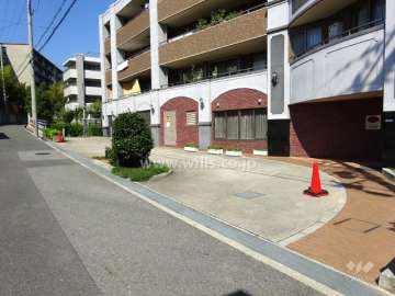 エントランス前の車寄せスペース