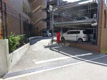 駐車場出入り口