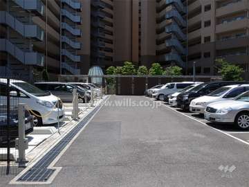 敷地内駐車場（屋外平面式と屋外機械式とがあります。）
