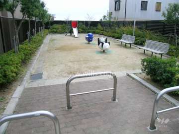 敷地に隣接した小さな公園