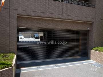 敷地内駐車場入口（リングシャッター付き）