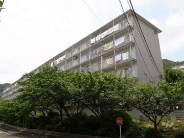 中山五月台住宅19号棟の外観（南東側から）